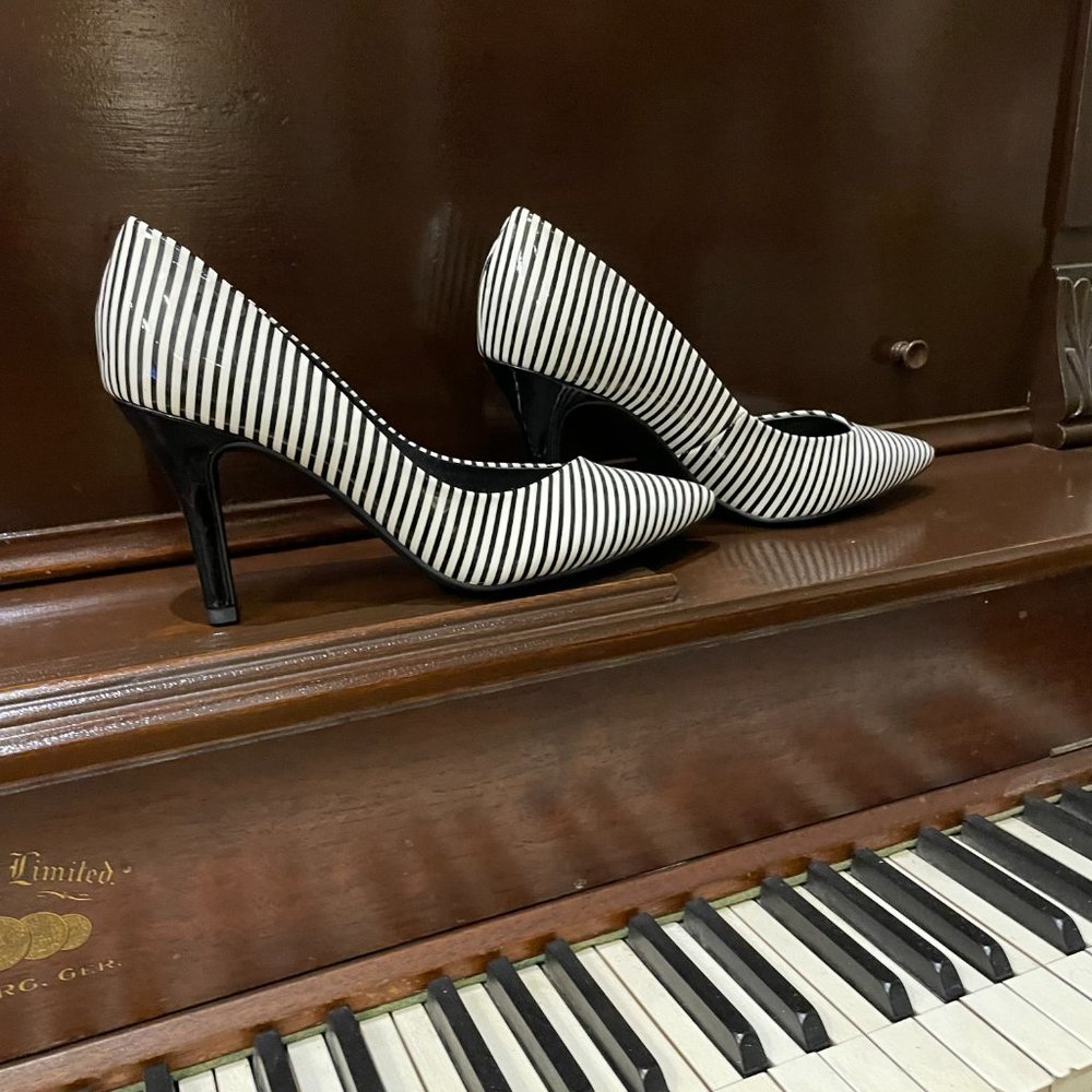 G by Guess Black and White Striped Pointed Toe Pumps